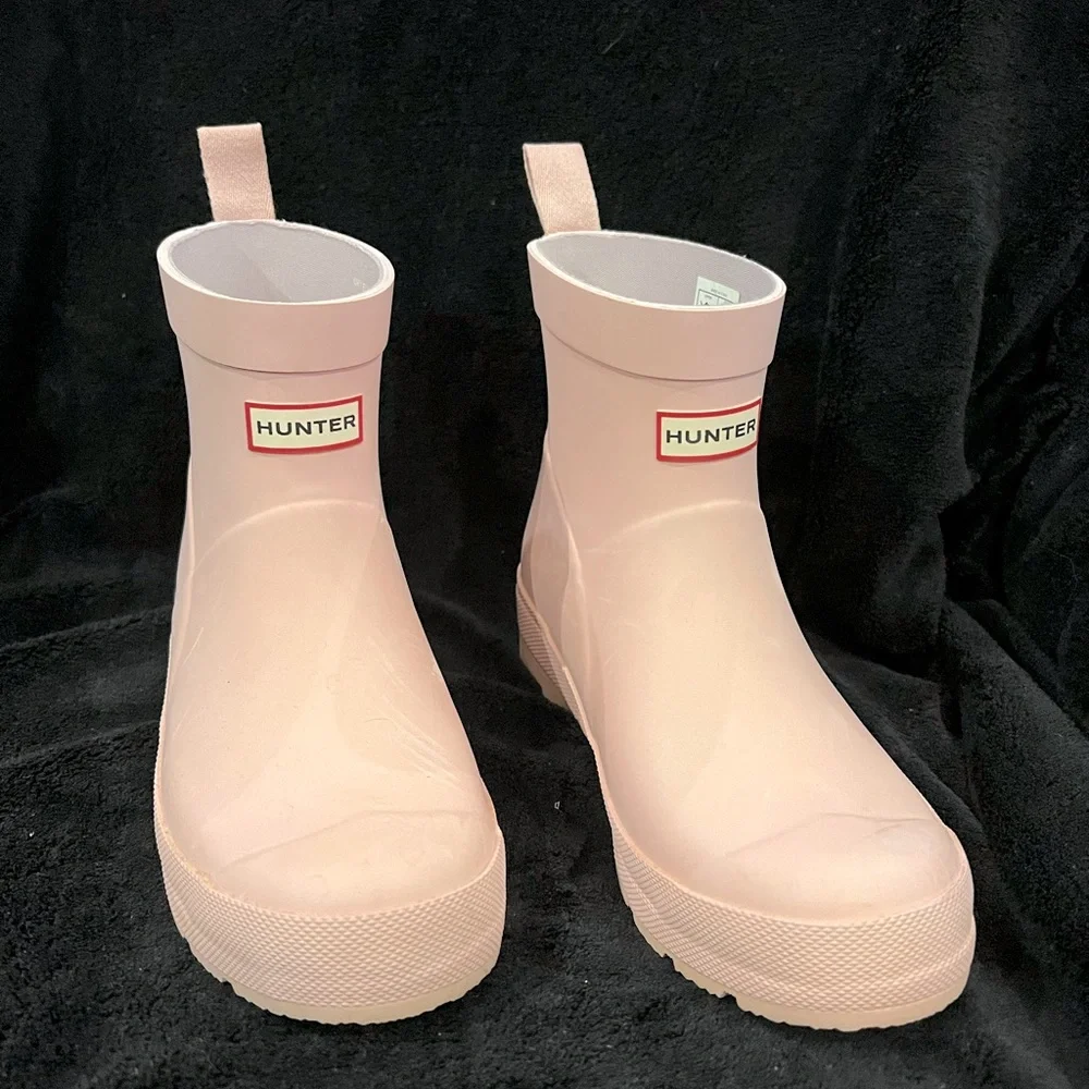 HUNTER Big Kids PLAY Rain Boots COLOR: Azalea Pink US Size 2 Lightly Worn